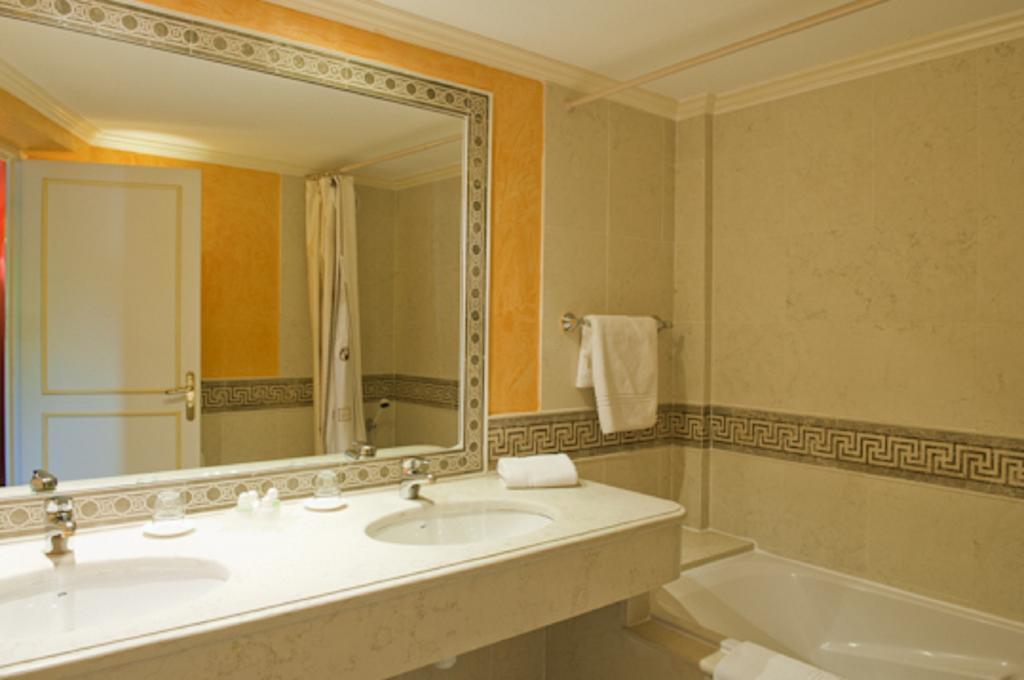Hotel Restaurant Palais Cardinal Сент-Емільйон Номер фото